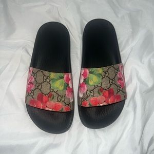 Women’s Gucci slides
